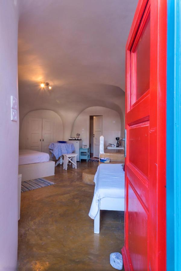 Caveland Hostel Karterados  Luaran gambar